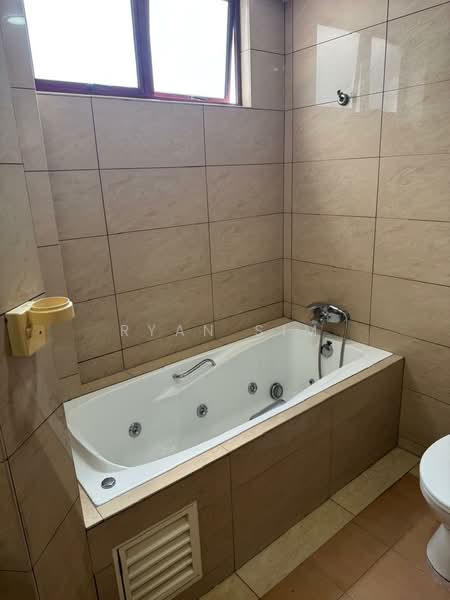 Kondominium untuk Dijual di Marina Bay Condominium - Ryan Sim - Bathroom - PropertyGuru.com.my