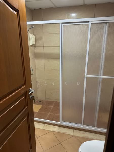Kondominium untuk Dijual di Marina Bay Condominium - Ryan Sim - Bathroom - PropertyGuru.com.my