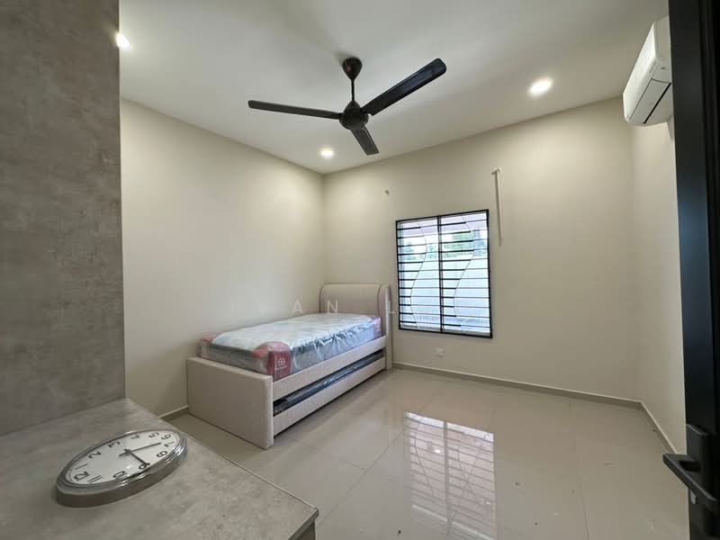 1-storey Terraced House for Sale in Sungai Buloh (Selangor) - Ivan Loo - Bedroom - PropertyGuru.com.my