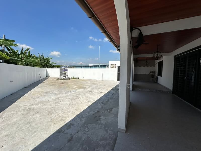 1-storey Terraced House for Sale in Sungai Buloh (Selangor) - Ivan Loo - Exterior - PropertyGuru.com.my