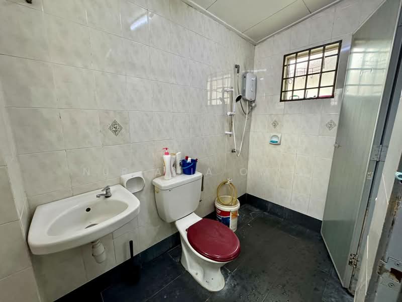 2-storey Terraced House for Sale in Shah Alam (Selangor) - Nur Alia Omar - Bathroom - PropertyGuru.com.my