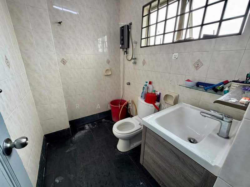 2-storey Terraced House for Sale in Shah Alam (Selangor) - Nur Alia Omar - Bathroom - PropertyGuru.com.my