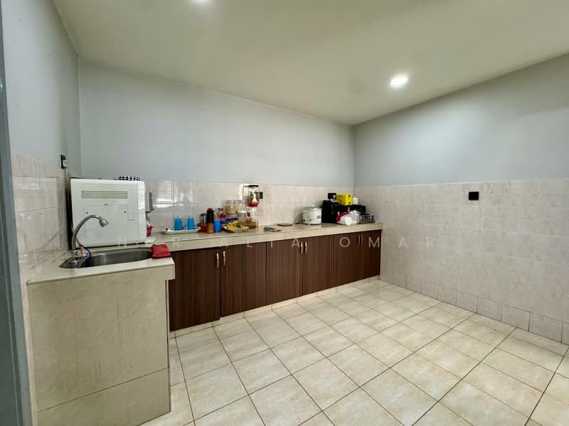2-storey Terraced House for Sale in Shah Alam (Selangor) - Nur Alia Omar - Kitchen - PropertyGuru.com.my