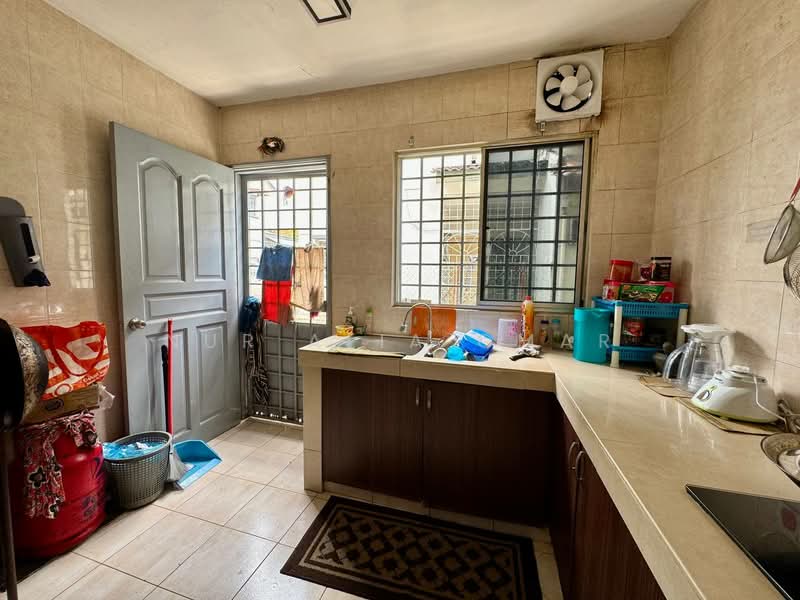 2-storey Terraced House for Sale in Shah Alam (Selangor) - Nur Alia Omar - Kitchen - PropertyGuru.com.my