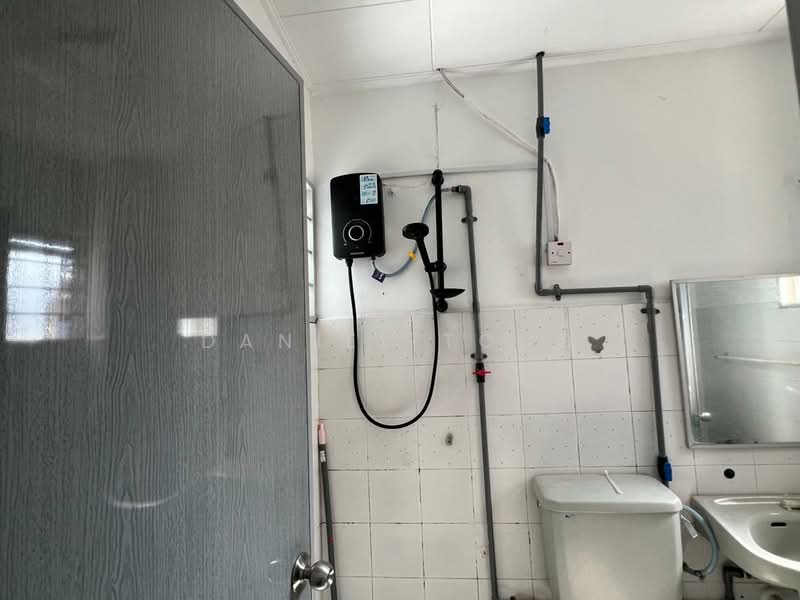 Rumah Teres 2 Tingkat untuk Disewa di Subang Jaya (Selangor) - Daniel Tong - Bathroom - PropertyGuru.com.my