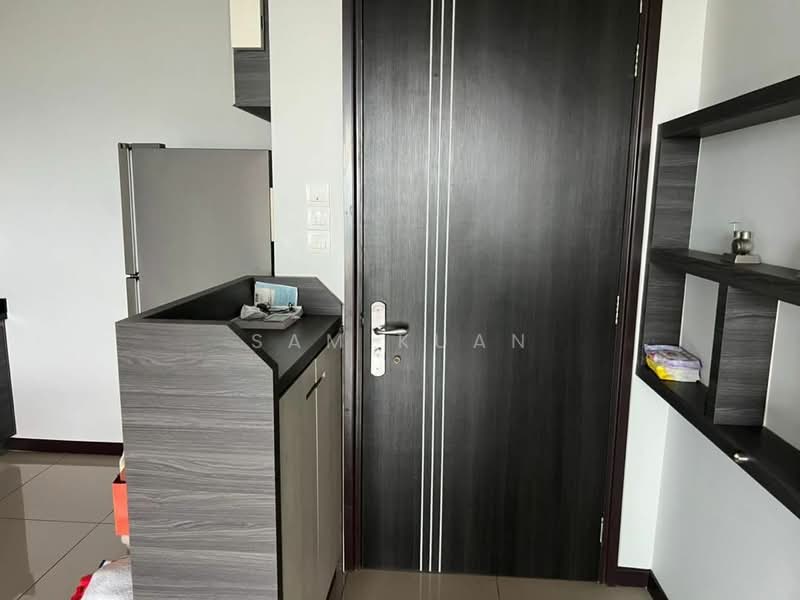Servis Apartment untuk Dijual di Molek Regency - Sam Kuan - Entrance - PropertyGuru.com.my