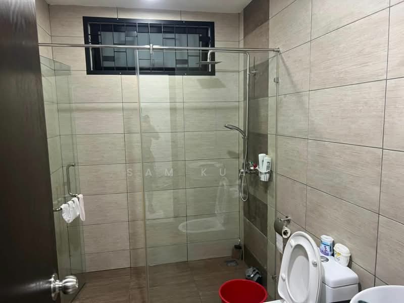 Servis Apartment untuk Dijual di Molek Regency - Sam Kuan - Bathroom - PropertyGuru.com.my
