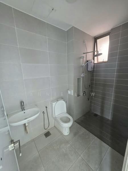 Kondominium untuk Dijual di PARC Regency (Residensi Masai) - Annie Low - Bathroom - PropertyGuru.com.my