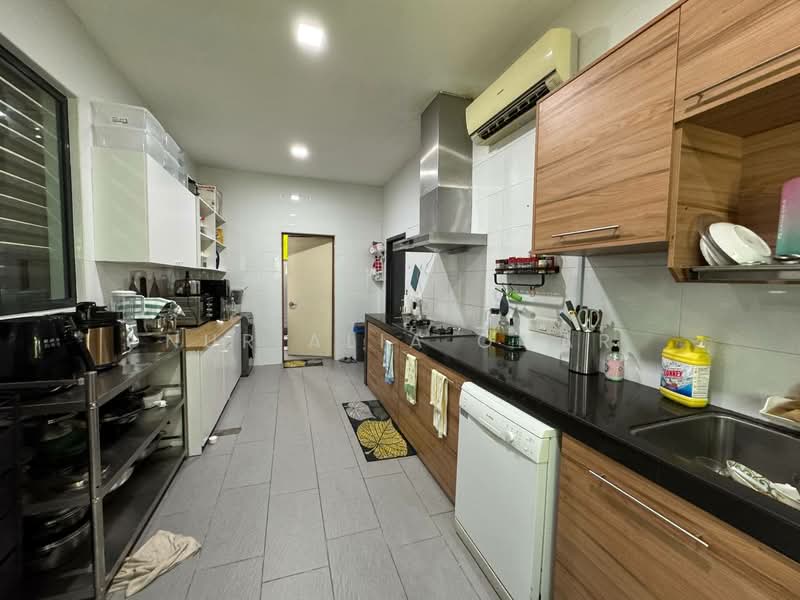 Bungalow for Sale in Seksyen U9 (Shah Alam) - Nur Alia Omar - Kitchen - PropertyGuru.com.my
