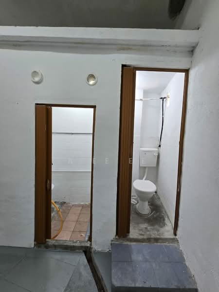 Shop / Office for Rent in George Town (Penang) - A Ee Ee - Bathroom - PropertyGuru.com.my