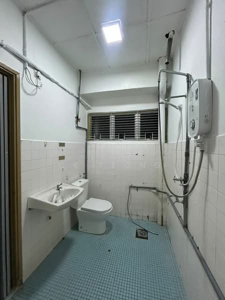 Rumah Teres 2 Tingkat untuk Disewa di Ampang Jaya (Ampang) - CK Teong - Bathroom - PropertyGuru.com.my