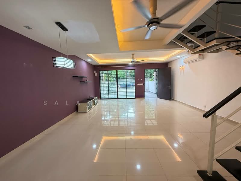 Rumah Teres untuk Disewa di Shah Alam (Selangor) - Salawati Busro - Living Room - PropertyGuru.com.my