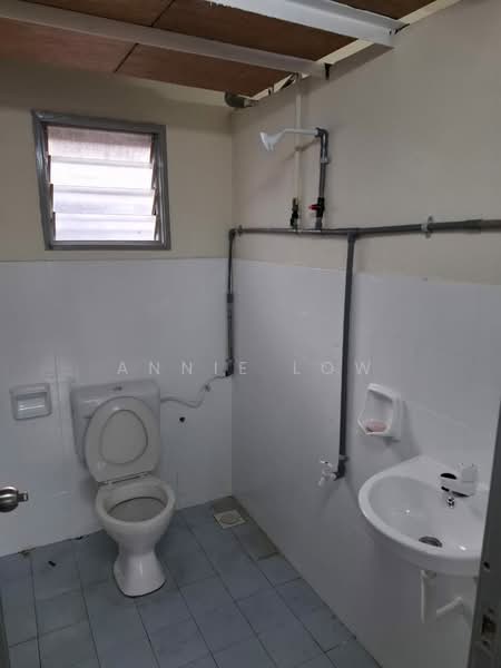 Rumah Flat untuk Dijual di Rumah Pangsa Laman Tasik - Annie Low - Bathroom - PropertyGuru.com.my