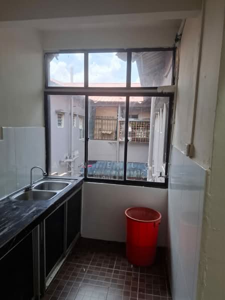 Rumah Flat untuk Dijual di Rumah Pangsa Laman Tasik - Annie Low - Kitchen - PropertyGuru.com.my