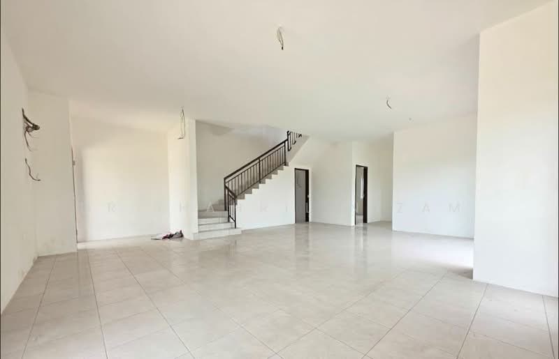 Rumah Teres 2 Tingkat untuk Dijual di Telok Panglima Garang (Selangor) - Dr Shahril Nizam - Living Room - PropertyGuru.com.my