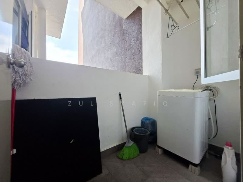 Servis Apartment untuk Dijual di Residensi Ostia - Zul Syafiq - Balcony - PropertyGuru.com.my