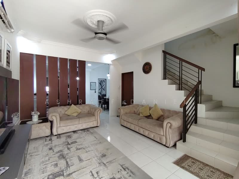 Rumah Teres 2 Tingkat untuk Dijual di Taman Desiran Bayu (Puchong) - Ashraff Daniel - Living Room - PropertyGuru.com.my