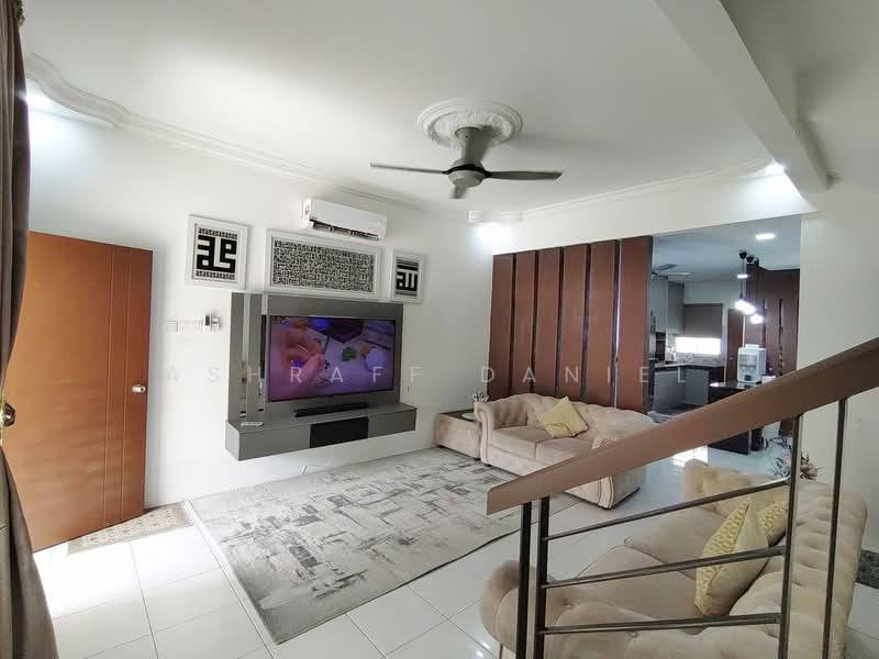 Rumah Teres 2 Tingkat untuk Dijual di Taman Desiran Bayu (Puchong) - Ashraff Daniel - Living Room - PropertyGuru.com.my