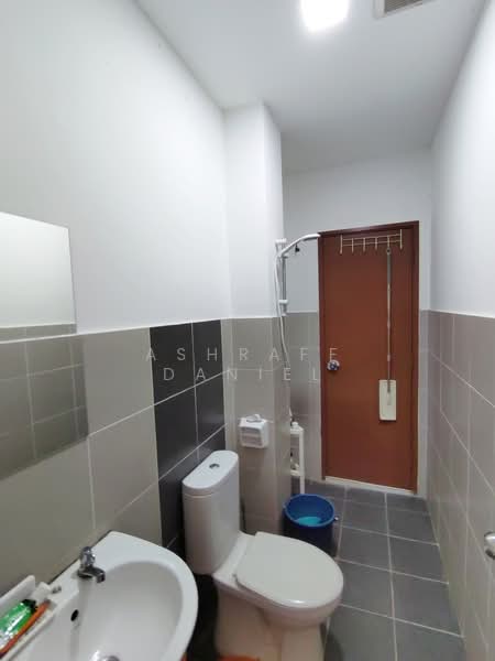 Rumah Teres 2 Tingkat untuk Dijual di Taman Desiran Bayu (Puchong) - Ashraff Daniel - Bathroom - PropertyGuru.com.my