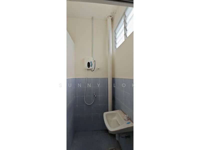 Rumah Flat untuk Disewa di Taman Juru - Sunny Lok - Bathroom - PropertyGuru.com.my