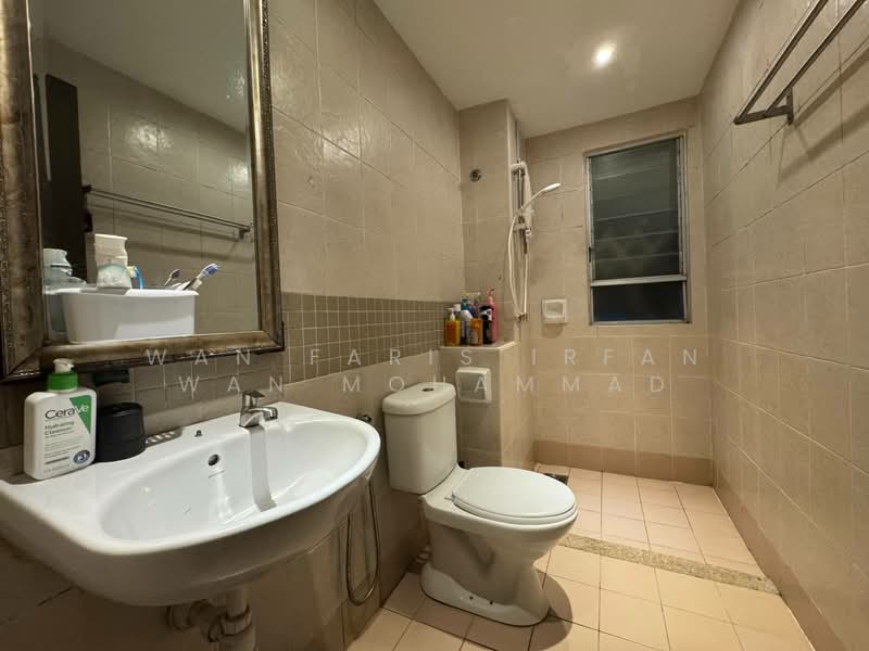 Kondominium untuk Dijual di Desa Putra - Wan Faris Irfan Wan Mohammad - Bathroom - PropertyGuru.com.my