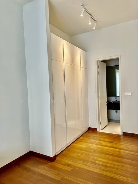 Servis Apartment untuk Dijual di Oxford Residences @ Pavilion Embassy - Pei Wen Teck - Wardrobe - PropertyGuru.com.my