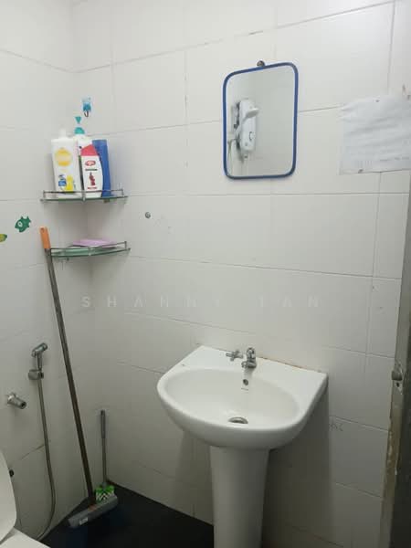 Condominium for Sale at Cypress Condominium - Shanny Tan - Bathroom - PropertyGuru.com.my