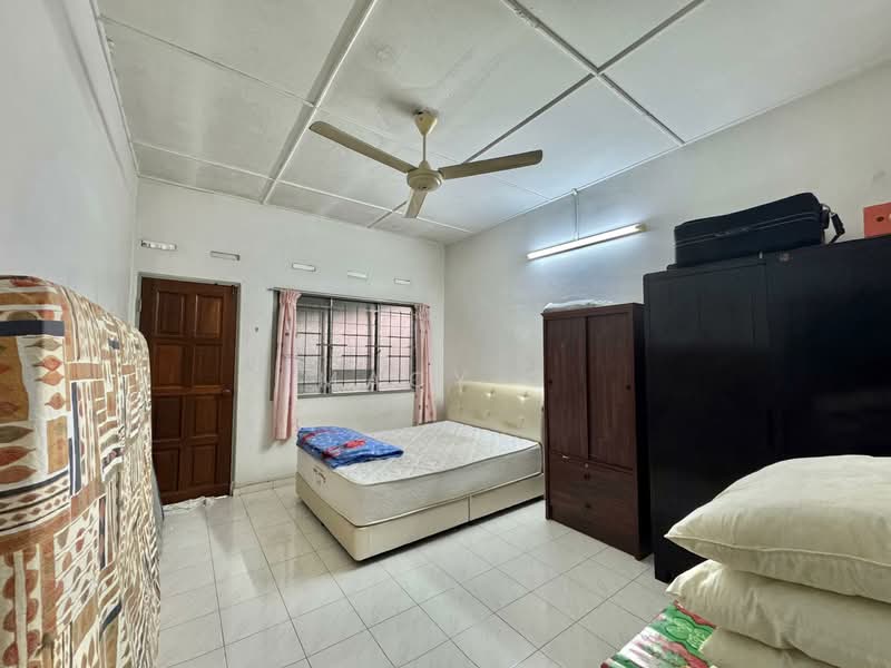Rumah Berkembar untuk Dijual di Taman Spring Garden (Tanjong Kling) - Macy G - Bedroom - PropertyGuru.com.my