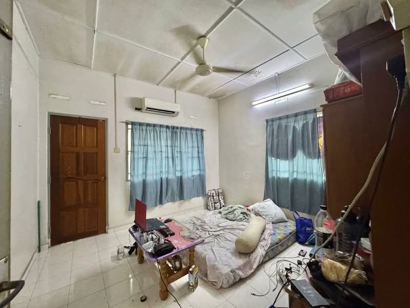 Rumah Berkembar untuk Dijual di Taman Spring Garden (Tanjong Kling) - Macy G - Bedroom - PropertyGuru.com.my