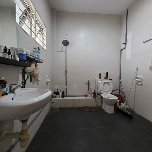 Terraced House for Sale in Bandar Putra Permai (Seri Kembangan) - Terry Kee - 3th Floor Attach Bathroom - PropertyGuru.com.my