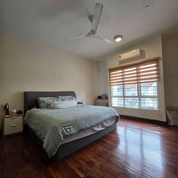 Terraced House for Sale in Bandar Putra Permai (Seri Kembangan) - Terry Kee - 3th Floor Master Bedroom - PropertyGuru.com.my