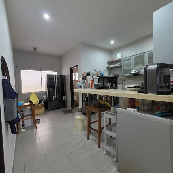 Terraced House for Sale in Bandar Putra Permai (Seri Kembangan) - Terry Kee - Kitchen - PropertyGuru.com.my