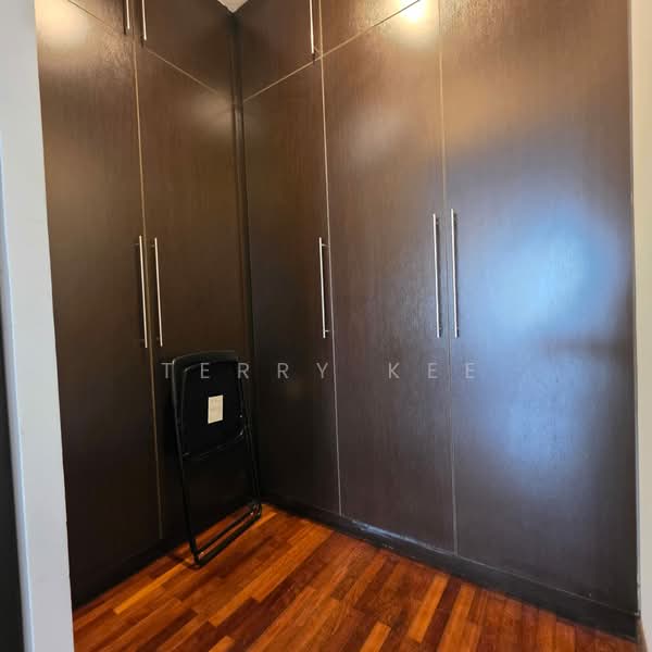 Terraced House for Sale in Bandar Putra Permai (Seri Kembangan) - Terry Kee - 2nd Floor Master room wardrobe - PropertyGuru.com.my