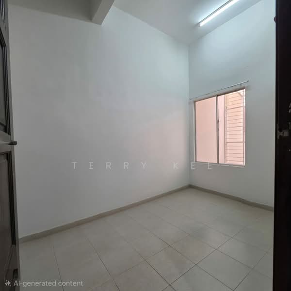 Terraced House for Sale in Bandar Putra Permai (Seri Kembangan) - Terry Kee - Ground Floor Senior Room - PropertyGuru.com.my