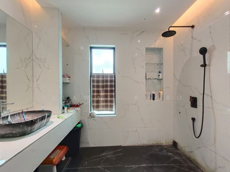 Rumah Teres 2 Tingkat untuk Dijual di Seksyen 7 (Shah Alam) - Salawati Busro - Bathroom - PropertyGuru.com.my