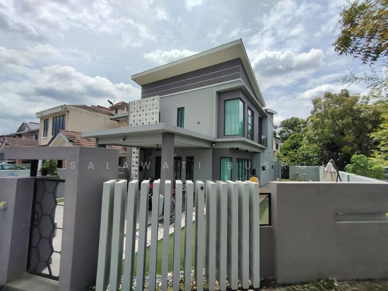Rumah Teres 2 Tingkat untuk Dijual di Seksyen 7 (Shah Alam) - Salawati Busro - Exterior - PropertyGuru.com.my