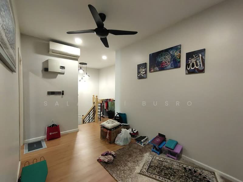 Rumah Teres 2 Tingkat untuk Dijual di Seksyen 7 (Shah Alam) - Salawati Busro - Living Room - PropertyGuru.com.my