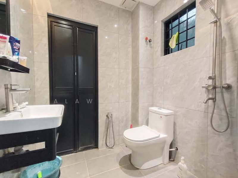 Rumah Teres 2 Tingkat untuk Dijual di Seksyen 7 (Shah Alam) - Salawati Busro - Bathroom - PropertyGuru.com.my