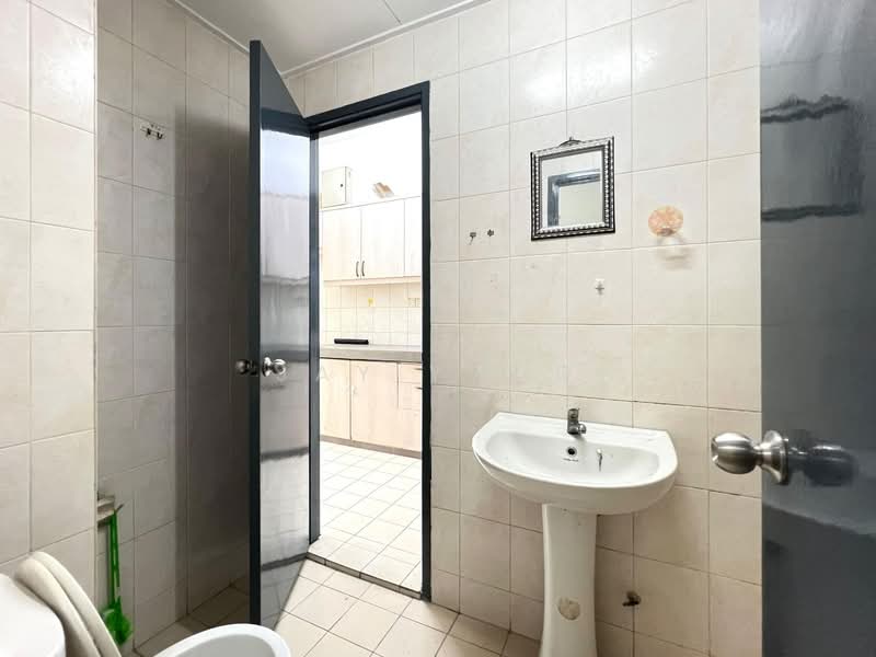 Servis Apartment untuk Dijual di Millennium Place @ Millennium Square - Jay Yong - Bathroom - PropertyGuru.com.my