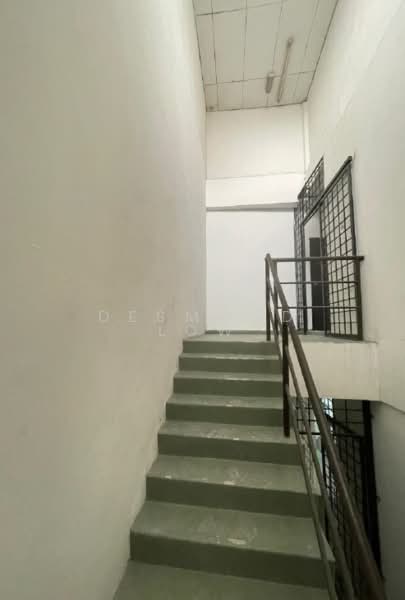 Shop for Rent in Bandar Seri Putra (Bangi) - Desmond Low - Corridor - PropertyGuru.com.my