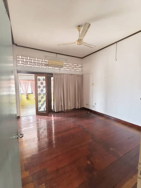 Semi-Detached House for Sale in Taman Guan Joo Seng (Jelutong) - Michael Loo - Living Room - PropertyGuru.com.my