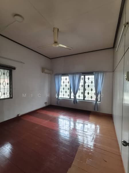 Semi-Detached House for Sale in Taman Guan Joo Seng (Jelutong) - Michael Loo - Bedroom - PropertyGuru.com.my