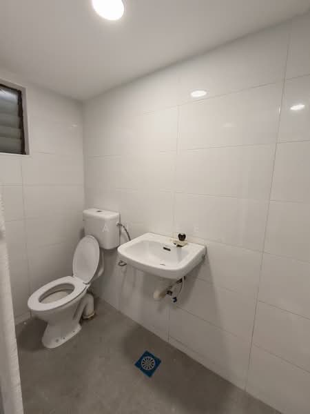 Rumah Flat untuk Dijual di Taman Pulai Utama - Ah Bee - Bathroom - PropertyGuru.com.my