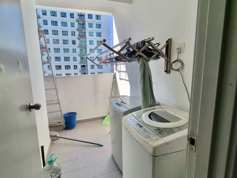Kondominium untuk Dijual di The Golden Triangle Condominium - Yeap Yu Quan - Balcony - PropertyGuru.com.my