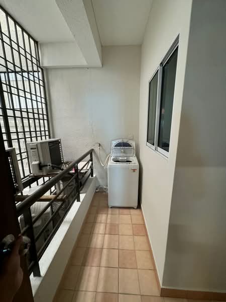 Kondominium untuk Disewa di Gurney Beach Resort - Panya Rith - Balcony - PropertyGuru.com.my