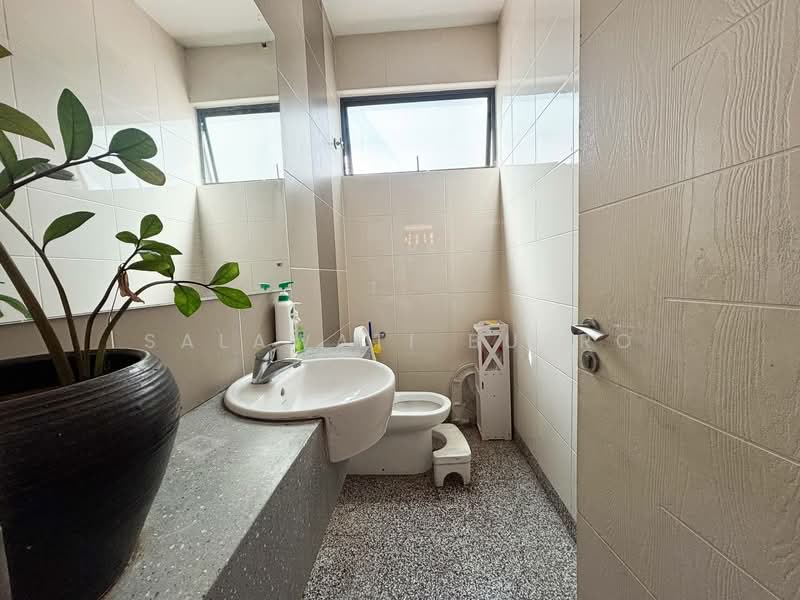 Semi-Detached House for Sale in Denai Alam (Shah Alam) - Salawati Busro - Bathroom - PropertyGuru.com.my