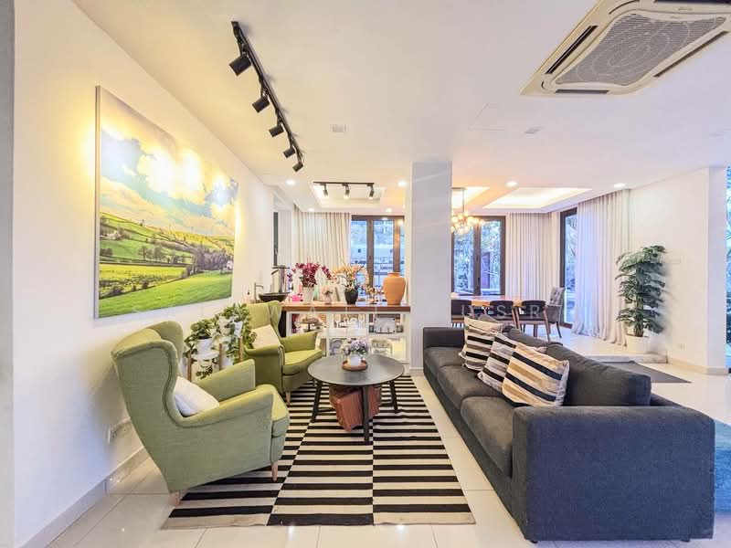 Semi-Detached House for Sale in Denai Alam (Shah Alam) - Salawati Busro - Living Room - PropertyGuru.com.my