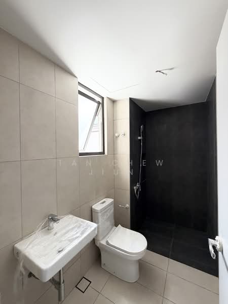 Rumah Teres untuk Dijual di Taman Bukit Serdang (Seri Kembangan) - Tan Chew Jiun - Bathroom - PropertyGuru.com.my