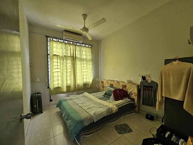 Rumah Bandar untuk Dijual di Taman Bukit Cheng (Cheng) - Alvin Chan Kai Boon - Bedroom - PropertyGuru.com.my