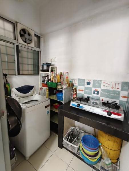 Kediaman Servis untuk Dijual di Beverly Tower @ Plaza Medan Putra - Charmaine Tan - Kitchen - PropertyGuru.com.my
